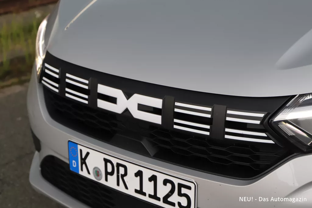 Dacia Kühlergrill