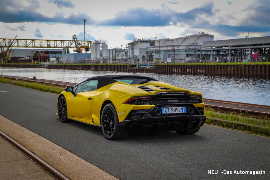 Lamborghini Huracán Evo schräg hinten