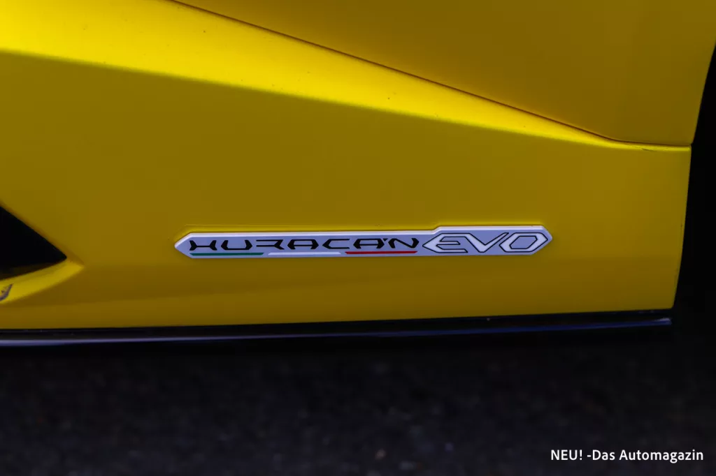 Huracán Evo Badge