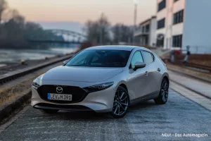 Mazda3 2025 – Der Kompakte, der gegen den Strom schwimmt