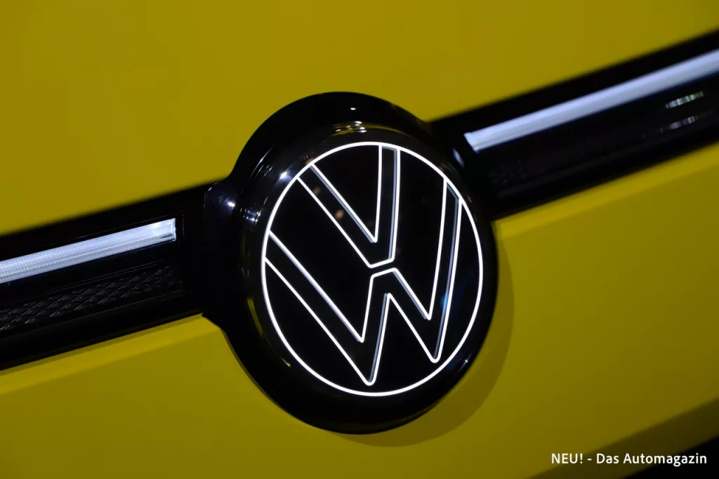 VW Logo beleuchtet Front