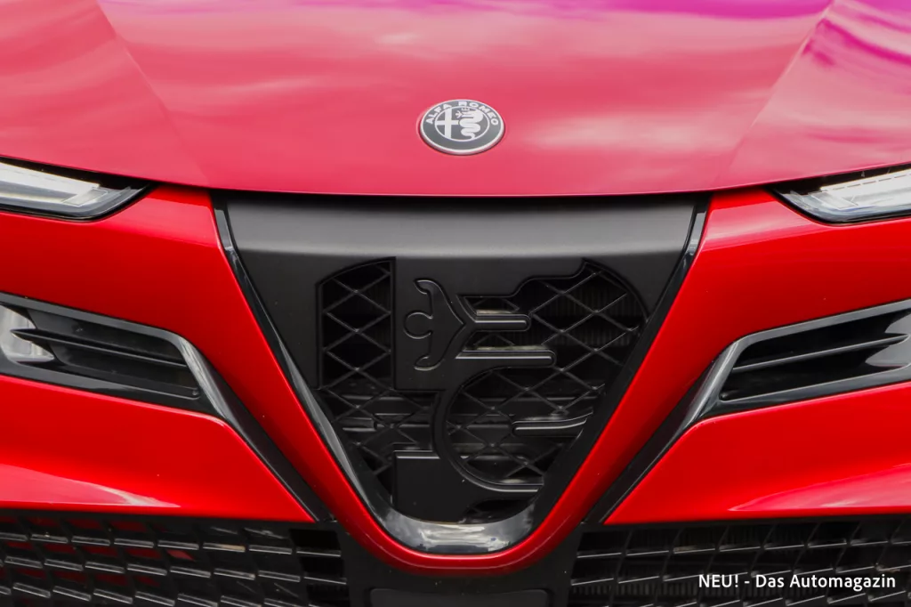 Alfa Romeo Junior Elettrica Kühlergrill