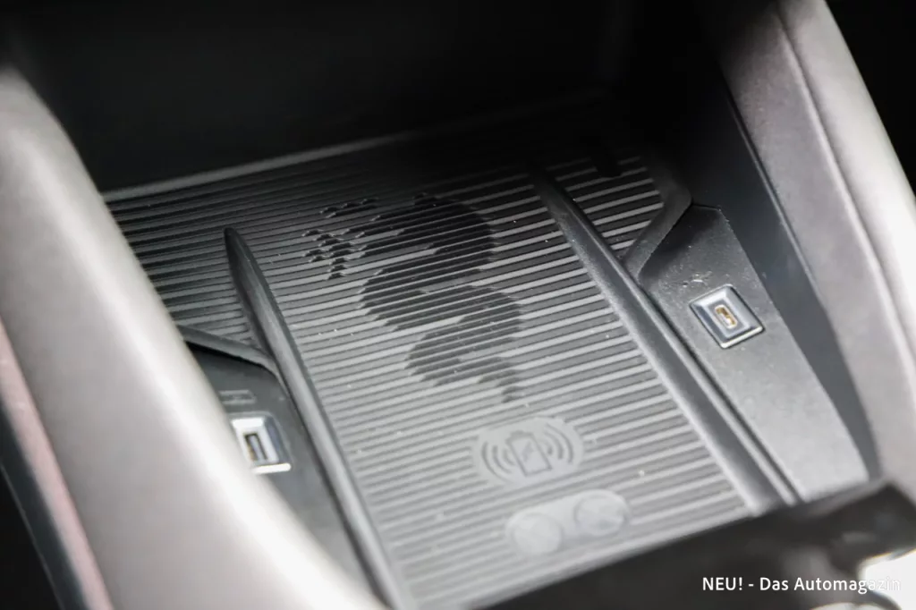Alfa Romeo Junior induktive Ladeschale