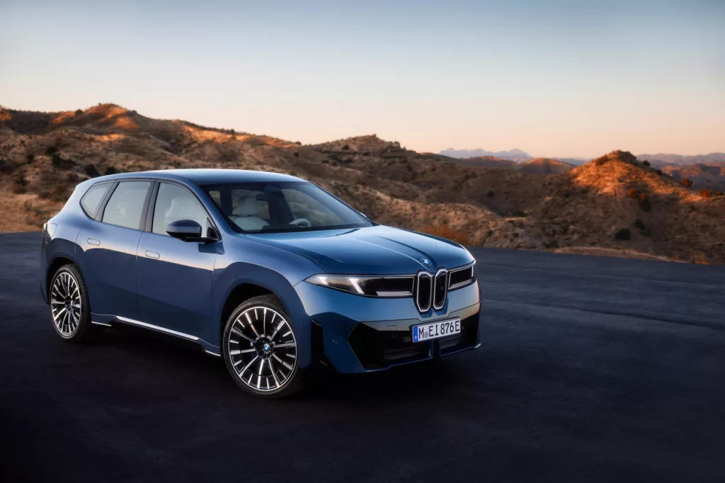 BMW iX3 blau