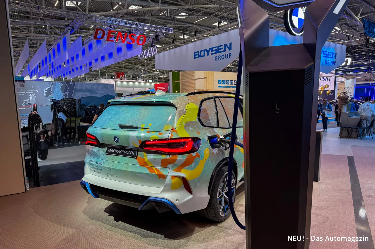 BMW iX5 Hydrogen schräg hinten