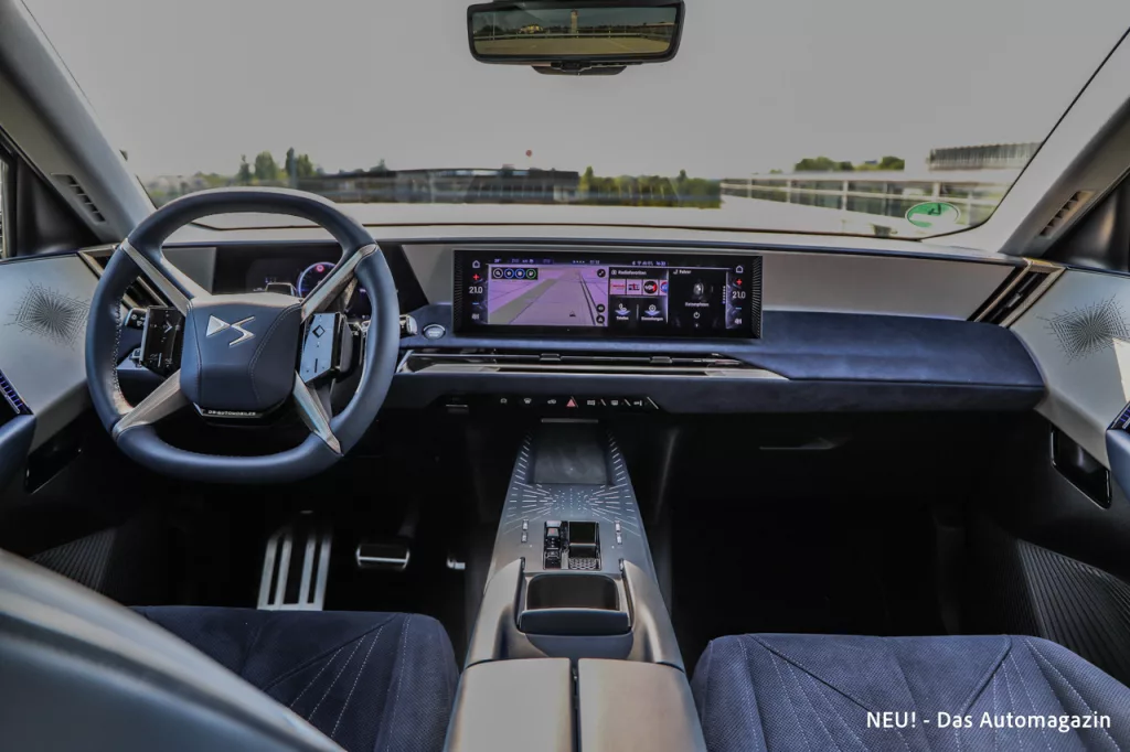 DS No.8 Interieur