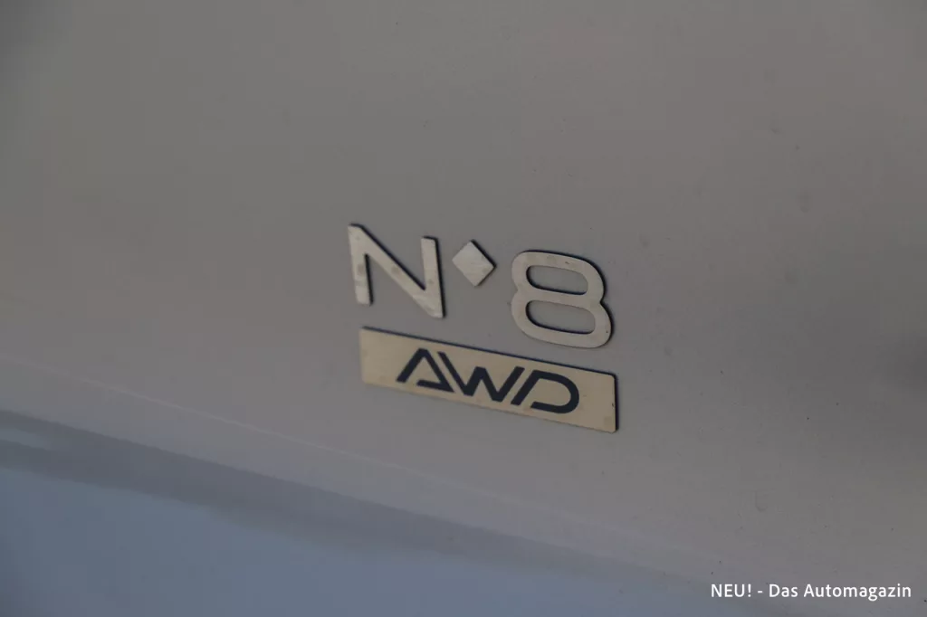 N°8 AWD