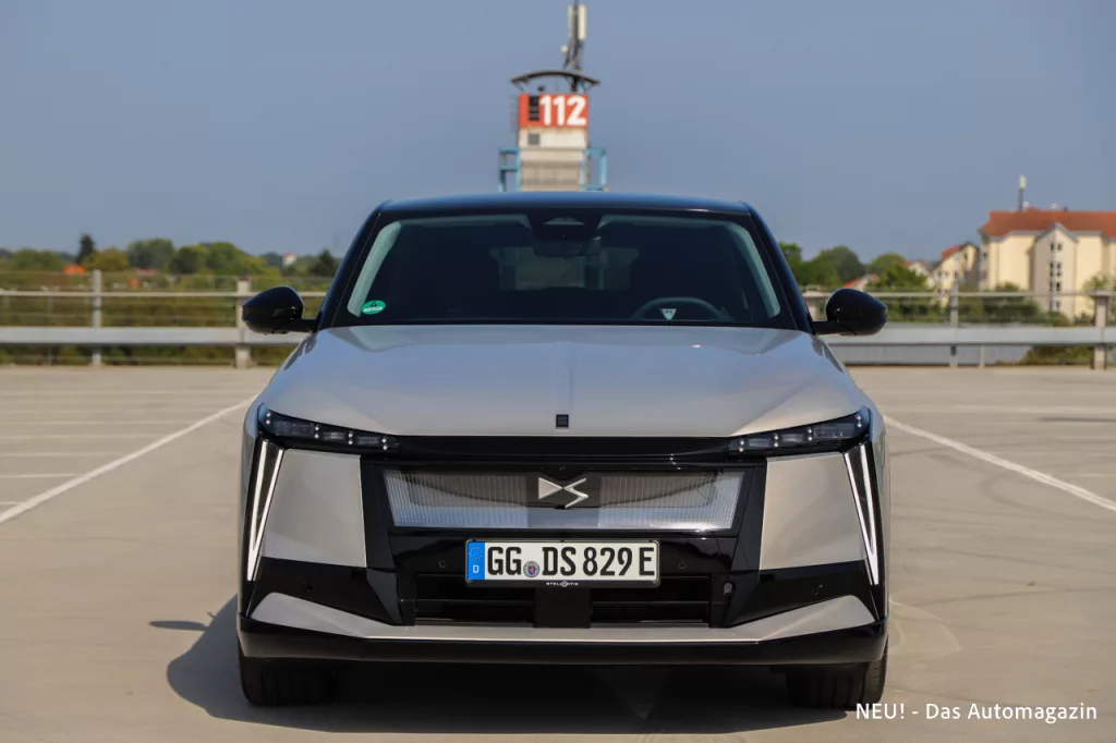 DS No.8 Front
