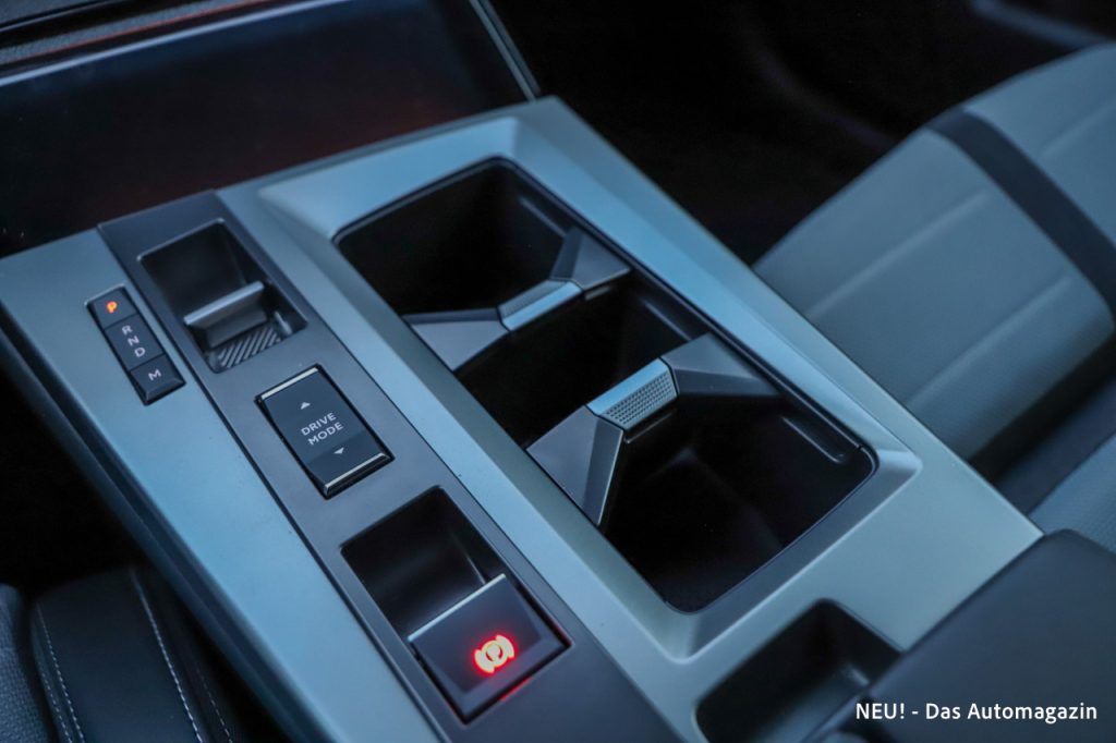 Opel Grandland Hybrid Getränkehalter