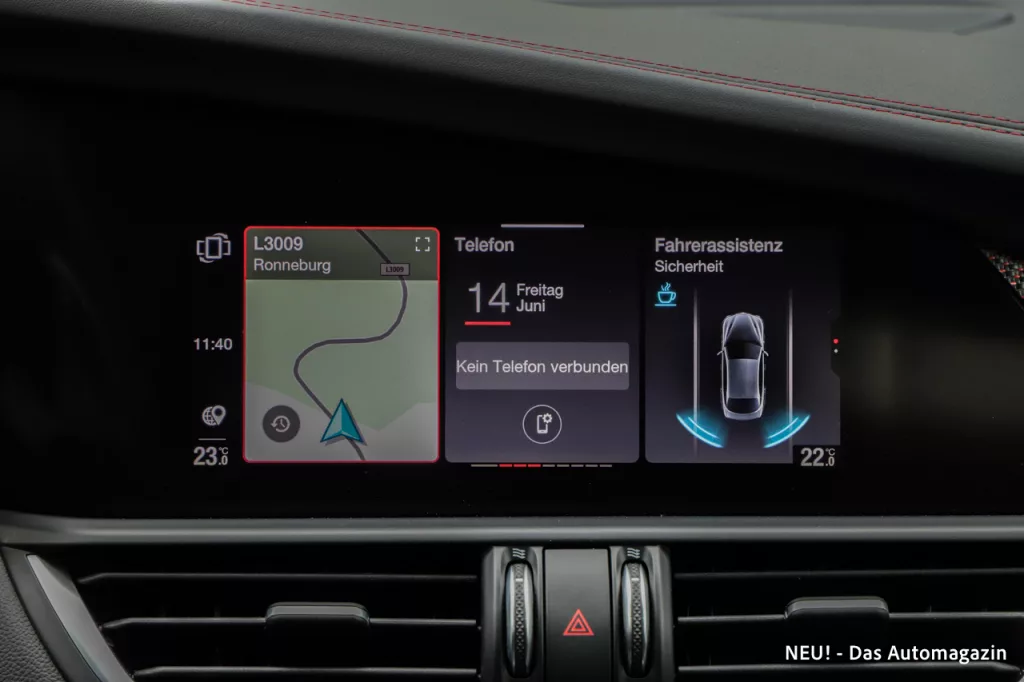 Alfa Romeo Super Sport Infotainment