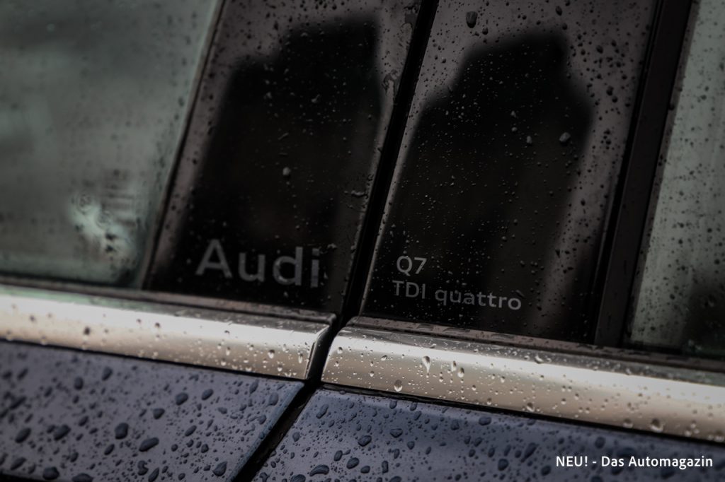 Audi Q7 TDI quattro Schriftzug B-Säule
