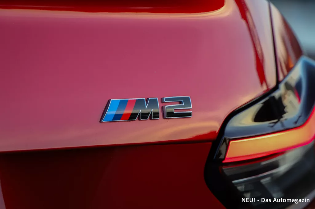 M2 Badge