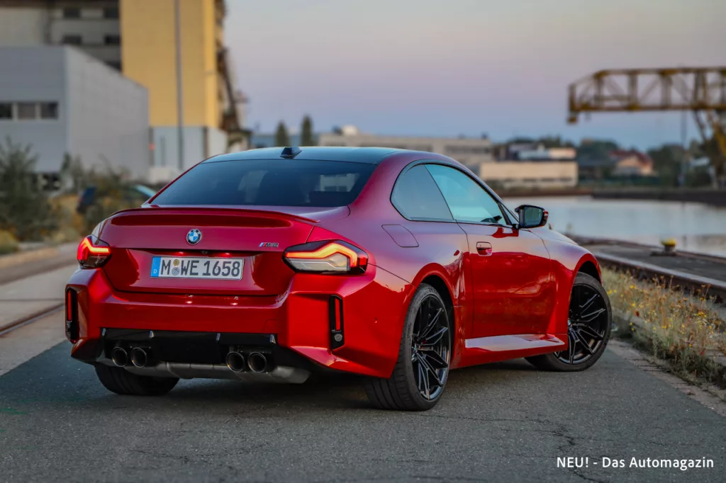 BMW M2 G87 seitlich hinten