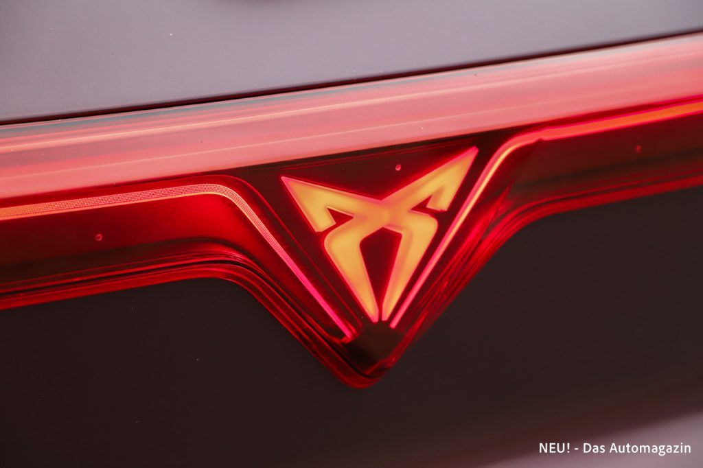 Illuminiertes Cupra Logo