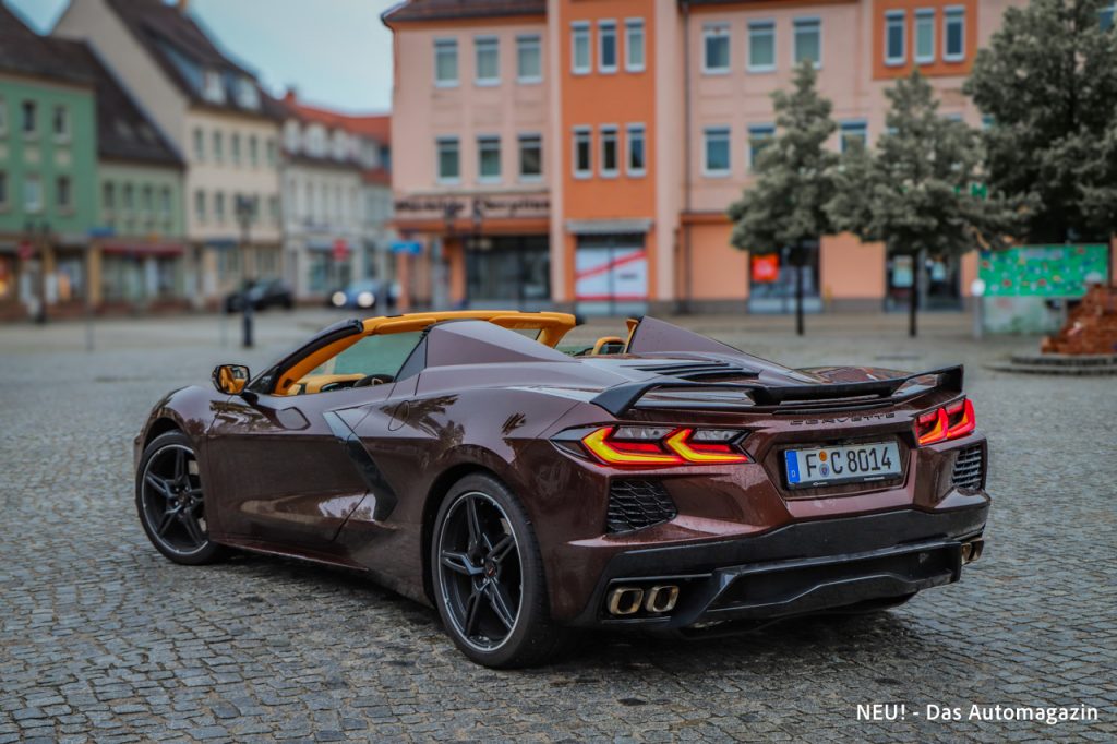 Corvette C8 Stingray Cabrio schräg hinten