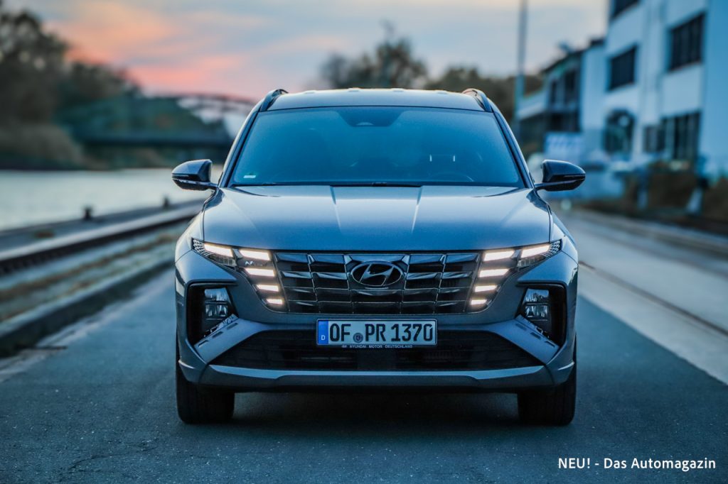 Hyundai Tucson Hybrid Front