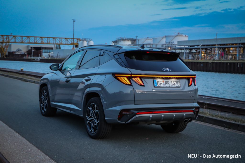 Hyundai Tucson Hybrid schräg hinten