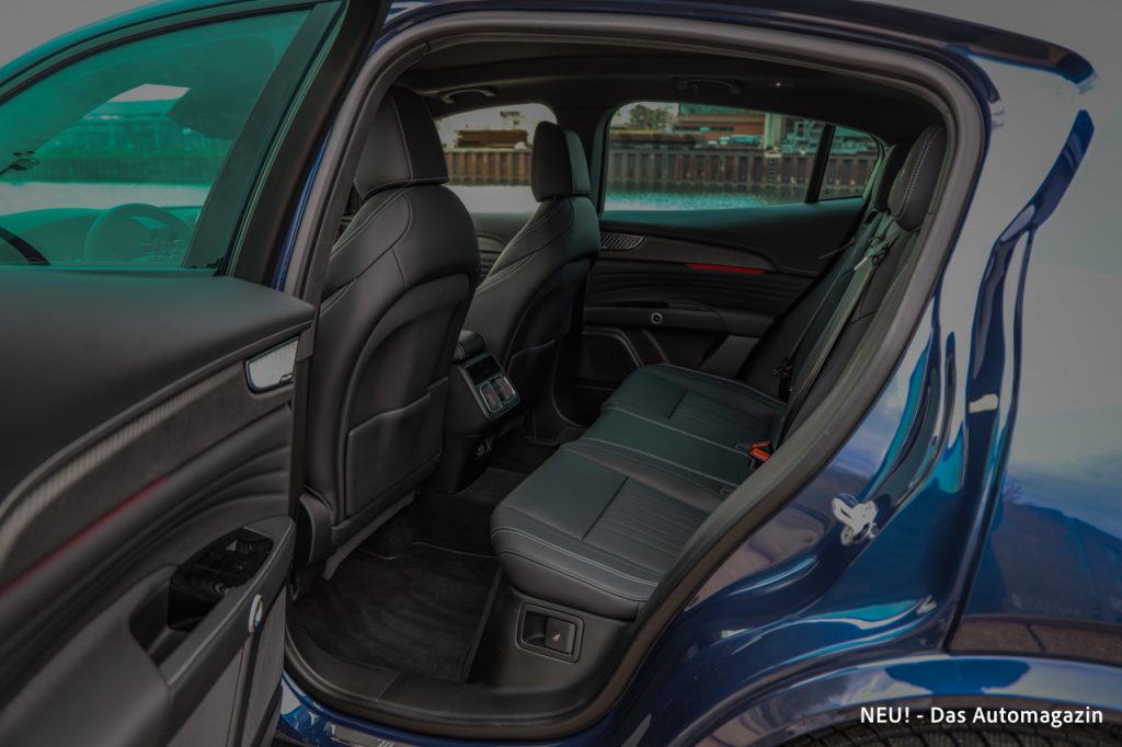 Maserati Grecale Trofeo Fond