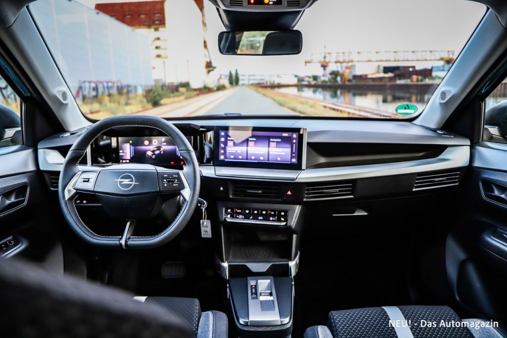 Opel Frontera Hybrid Interieur