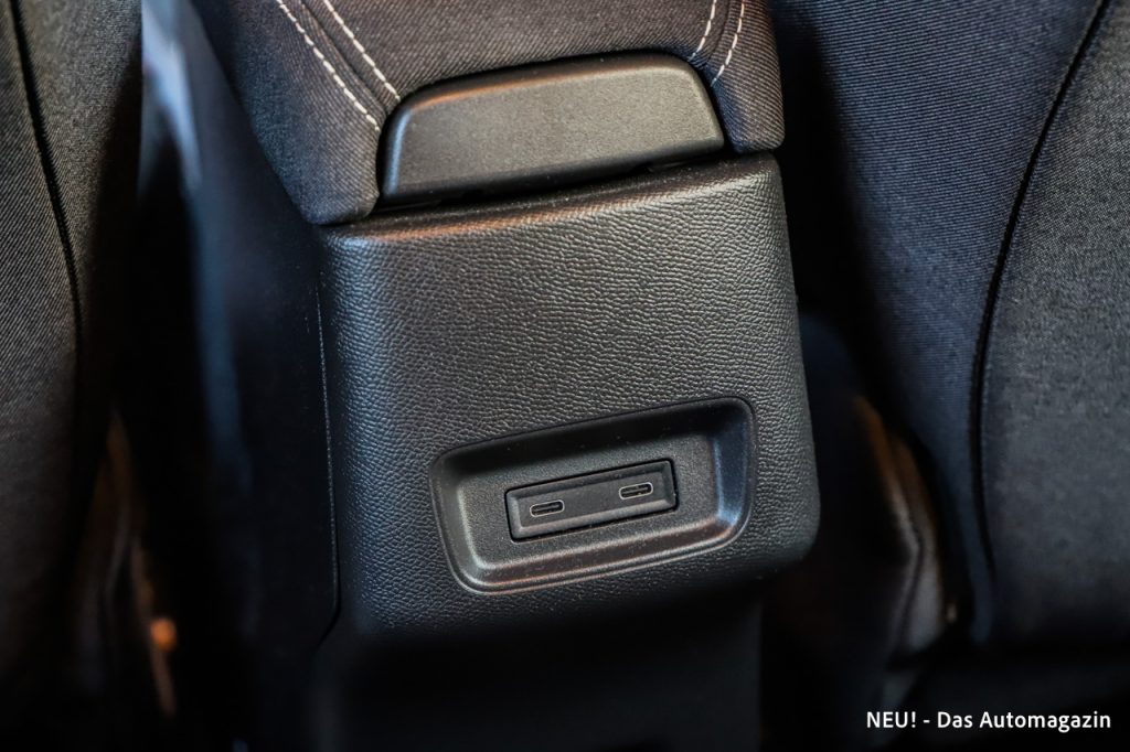 Opel Frontera Hybrid USB-C Slots hinten