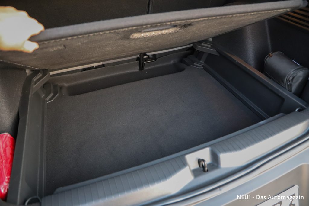 Opel Frontera Hybrid zusätzliches Staufach