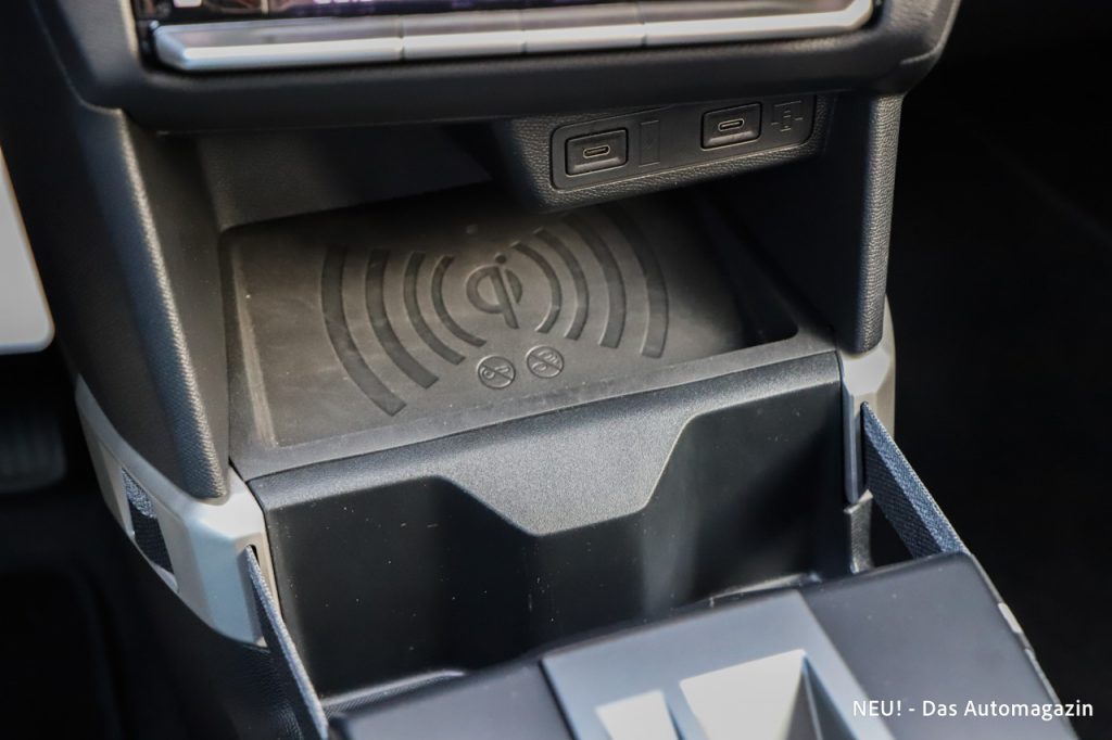 Opel Frontera Hybrid kabellose Ladestation