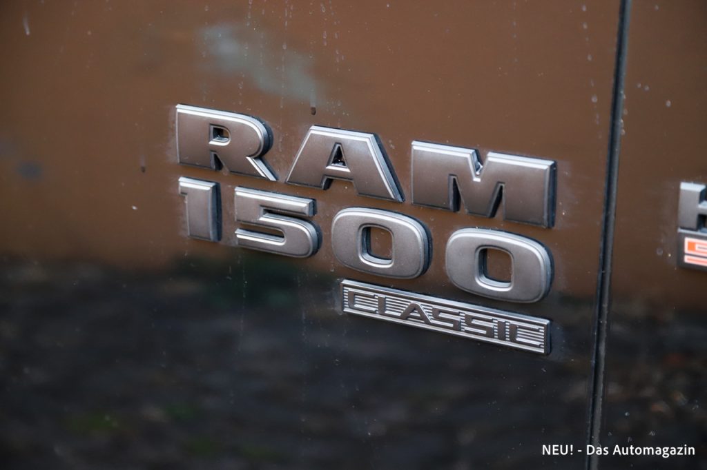 RAM 1500 Classic Schriftzug