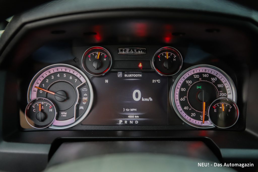 RAM 1500 Classic Tacho