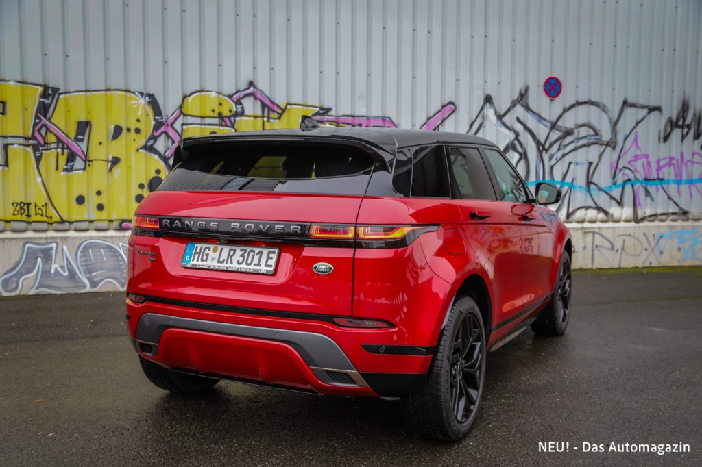 Range Rover Evoque P300e schräg hinten