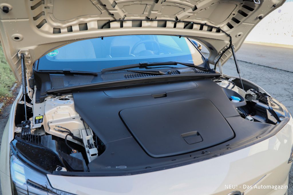 Volvo EX30 2026 Frunk