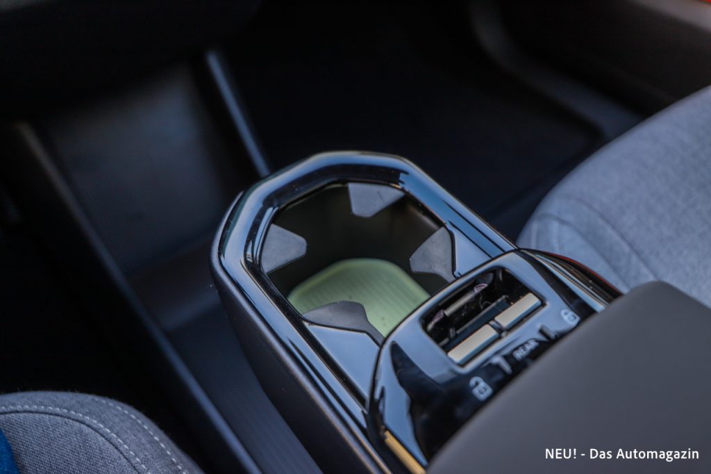 Volvo EX30 2026 Becherhalter