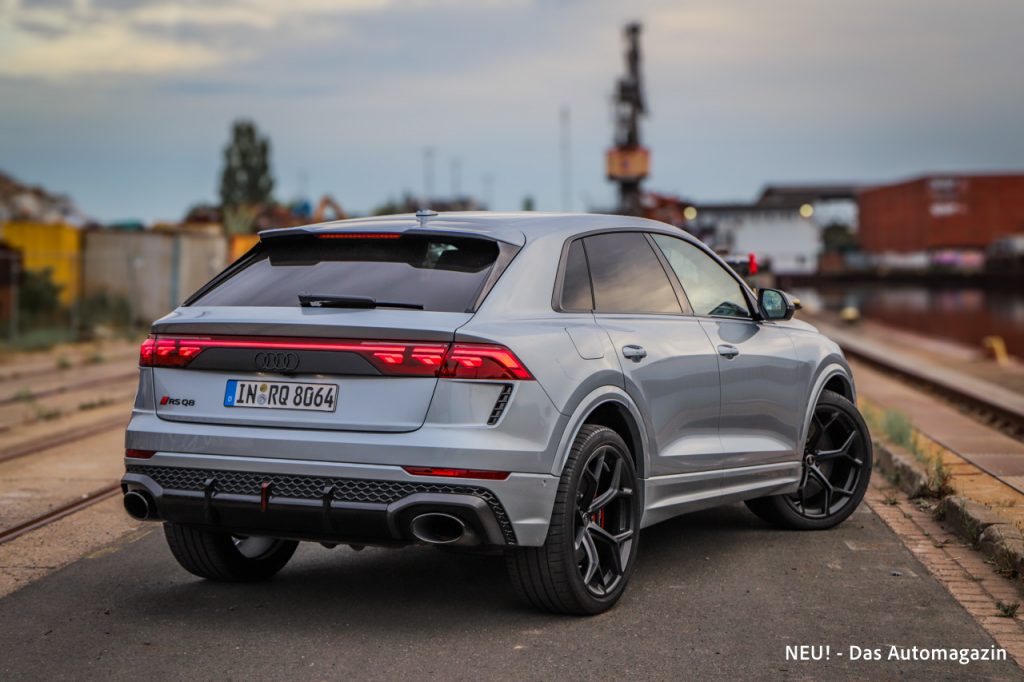 Audi RS Q8 Performance schräg hinten