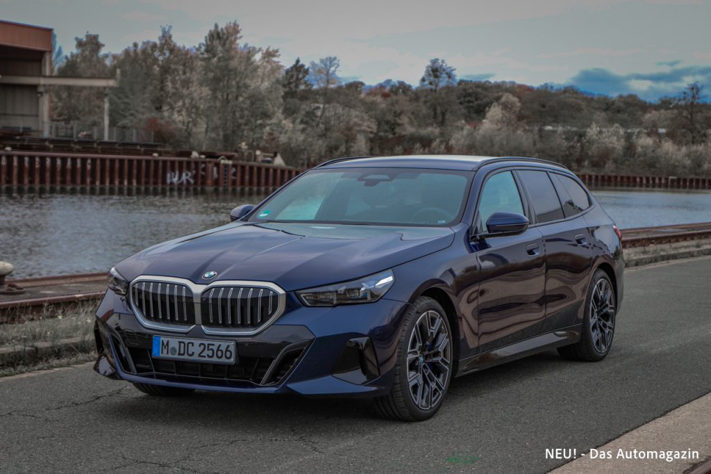BMW 540d xDrive Touring schräg vorne