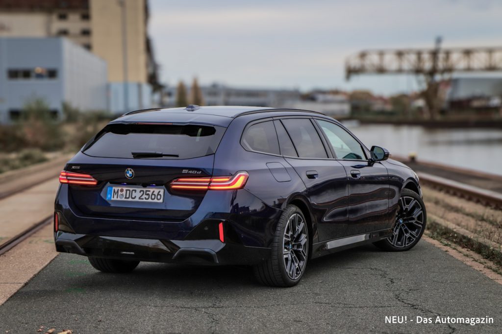 BMW 540d xDrive Touring rear
