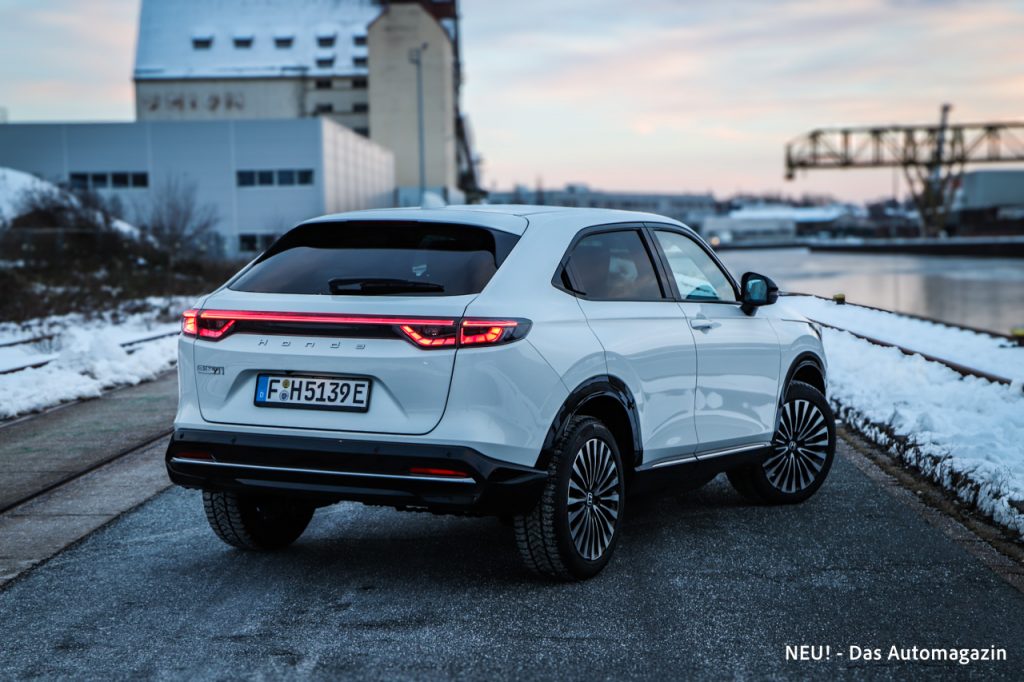 Honda e:Ny1 schräg hinten