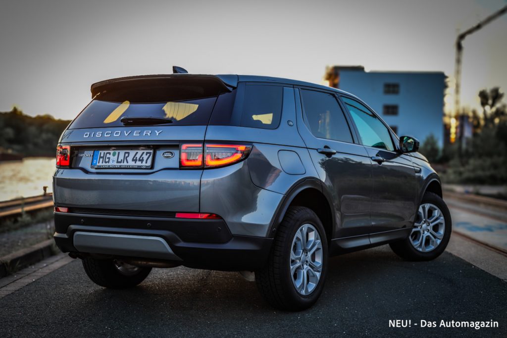 Land Rover Discovery Sport schräg hinten