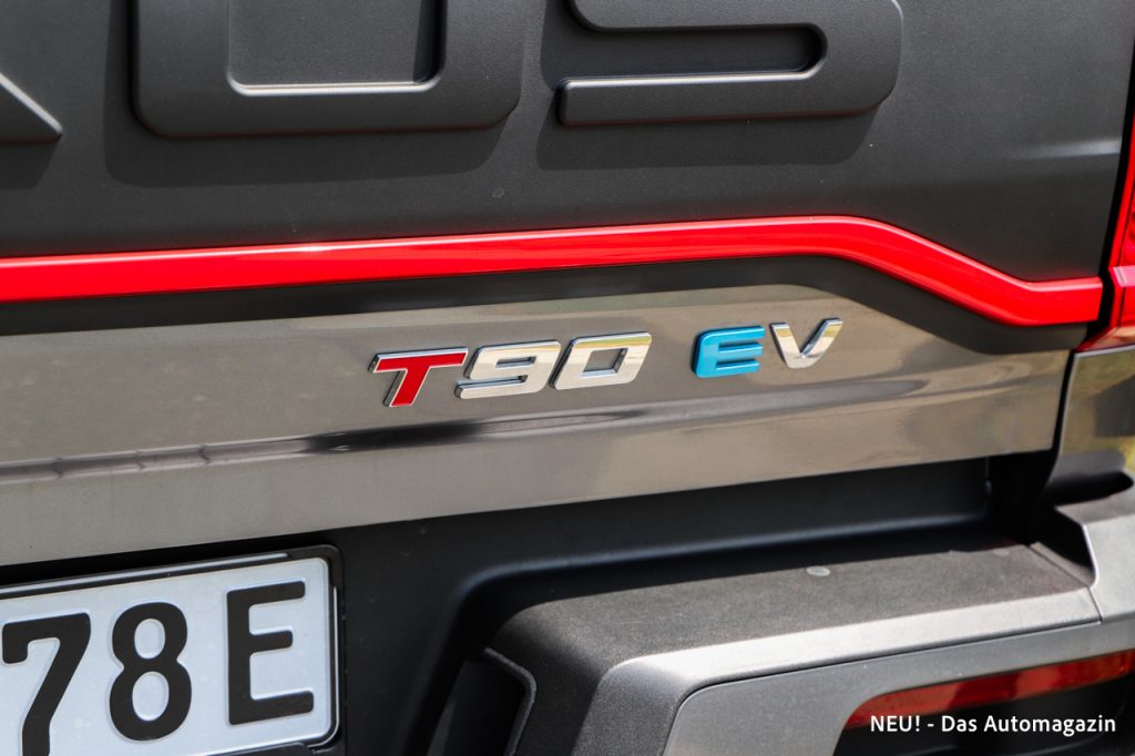 T90 EV Badge