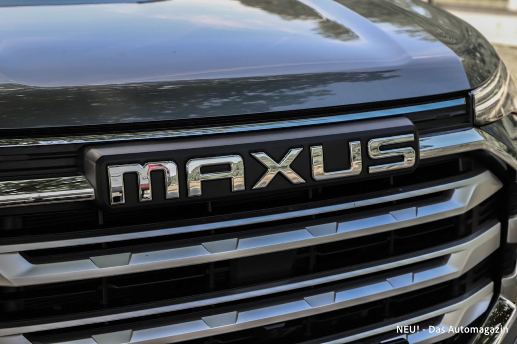 Maxus Schriftzug vorne