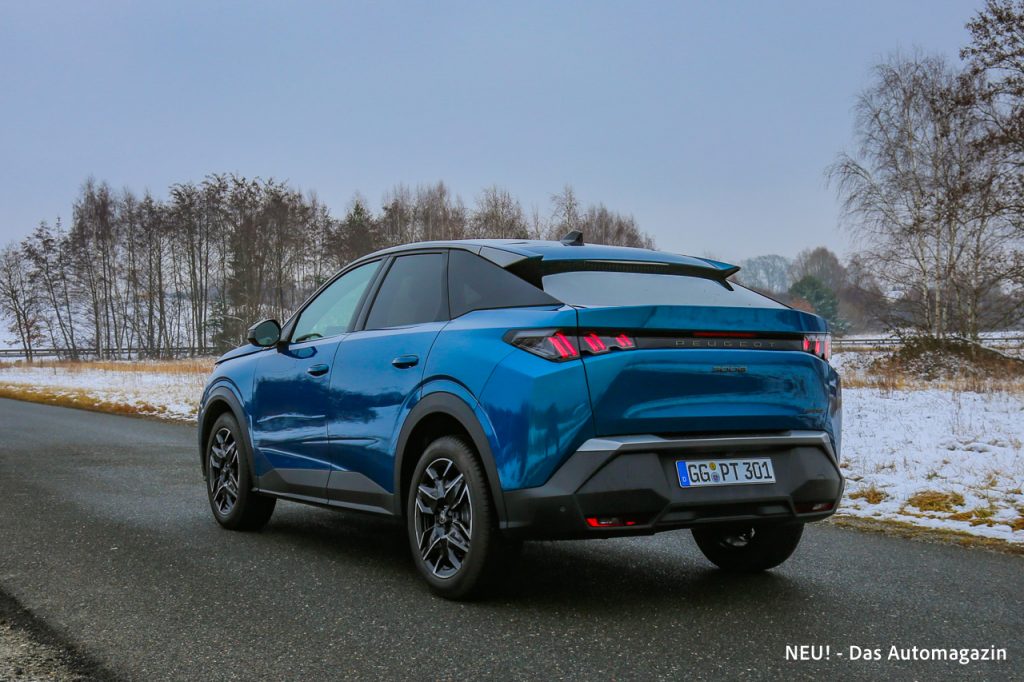 Peugeot 3008 Hybrid schräg hinten