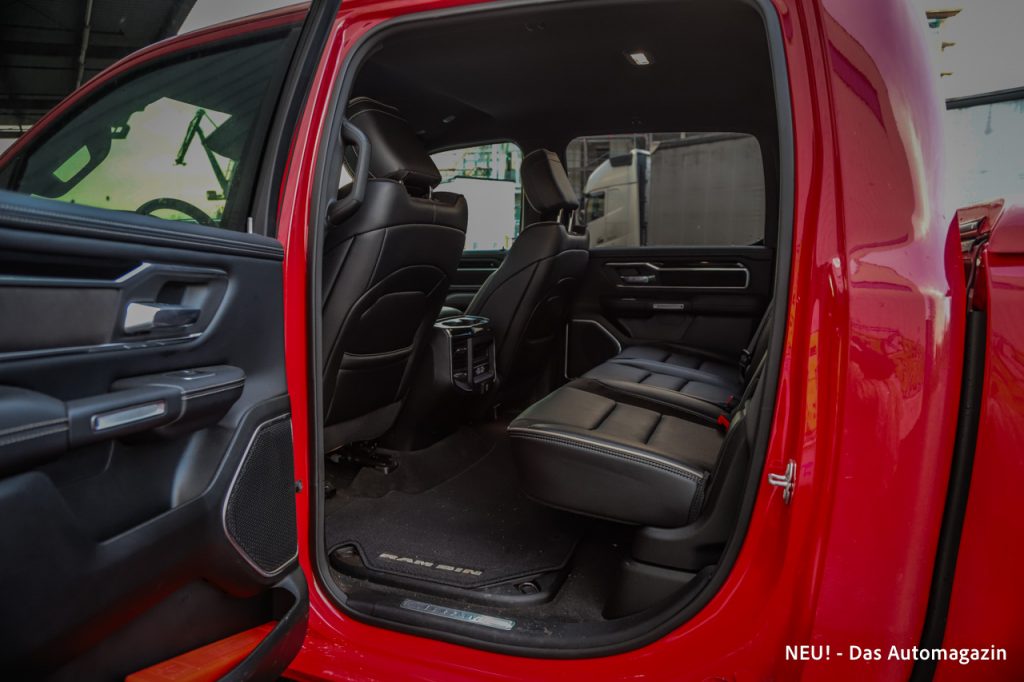 RAM 1500 Laramie Sport Fond