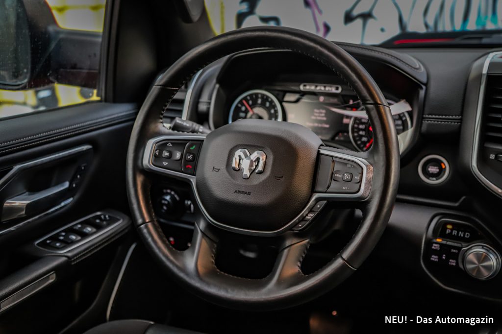 RAM 1500 Laramie Sport Lenkrad