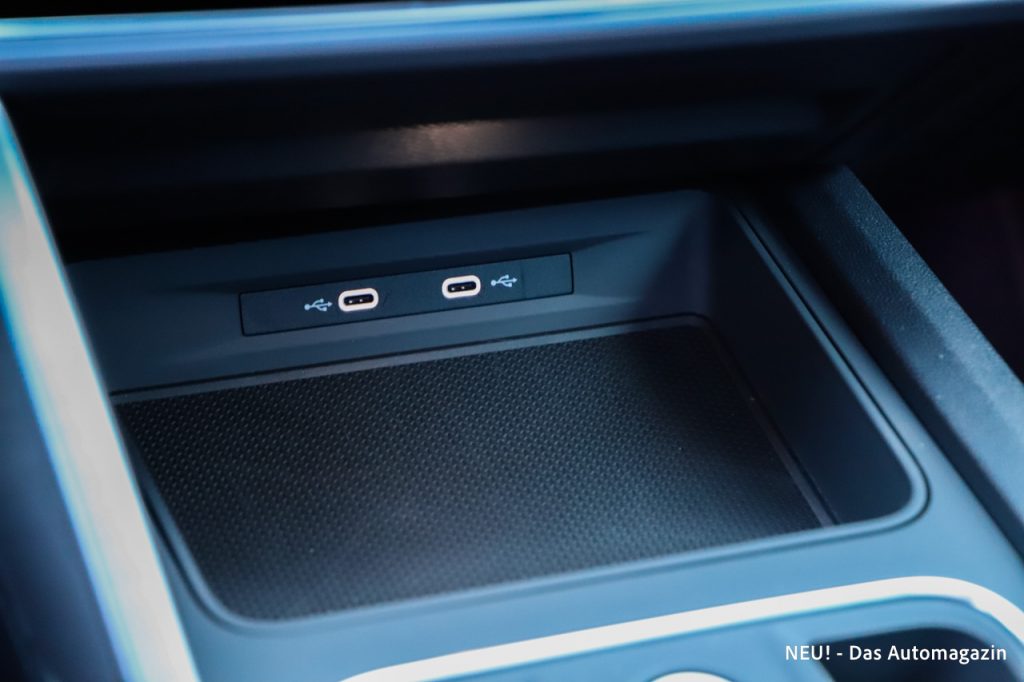 Seat Leon Sportstourer Hybrid induktive Ladeschale