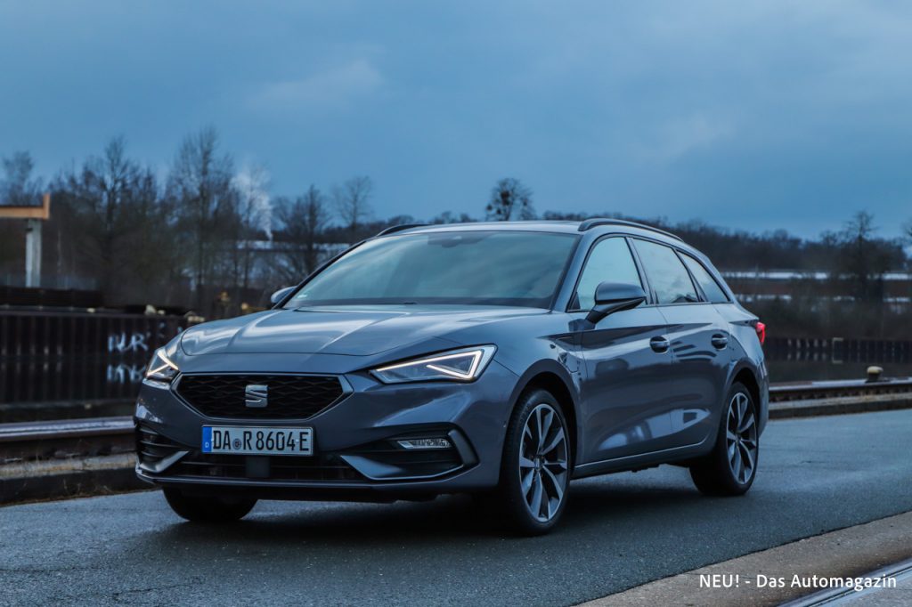 Seat Leon Sportstourer Hybrid schräg vorne