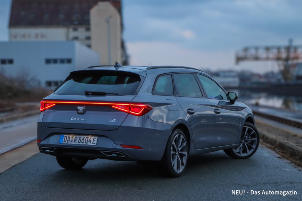 Seat Leon Sportstourer Hybrid rear