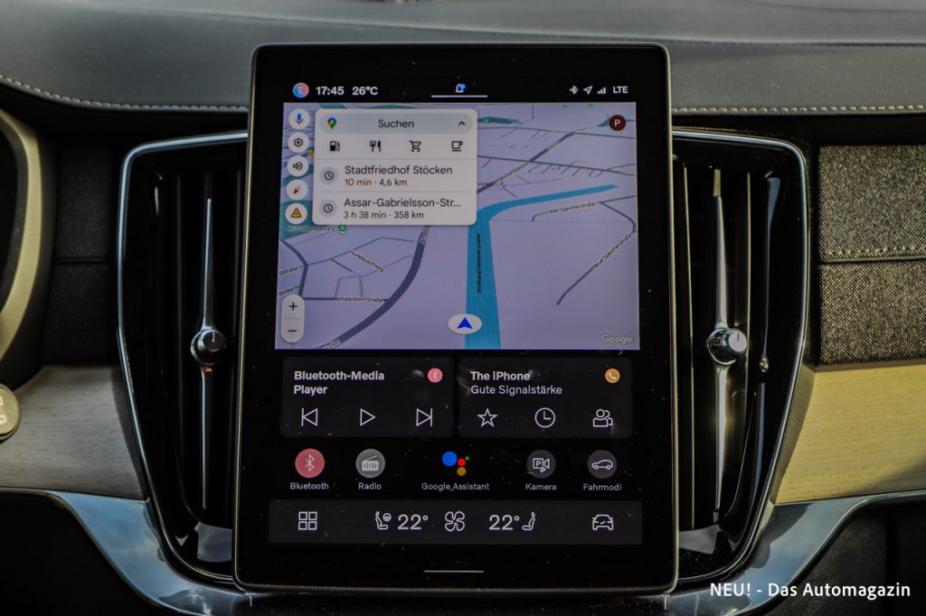 Volvo XC90 B5 Zentralbildschirm