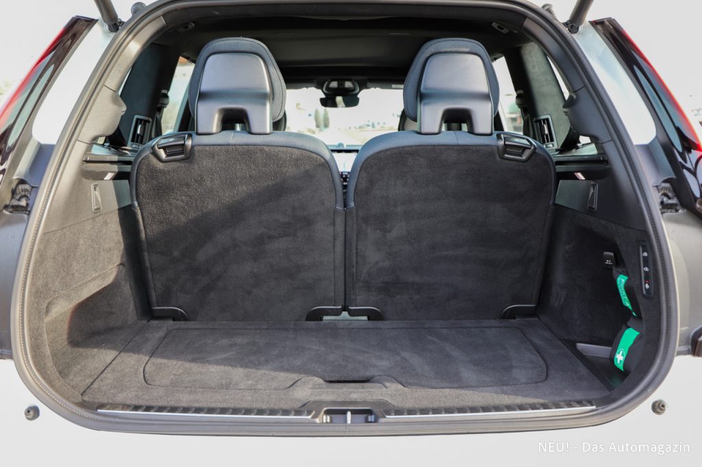 Volvo XC90 B5 Kofferraum minimal