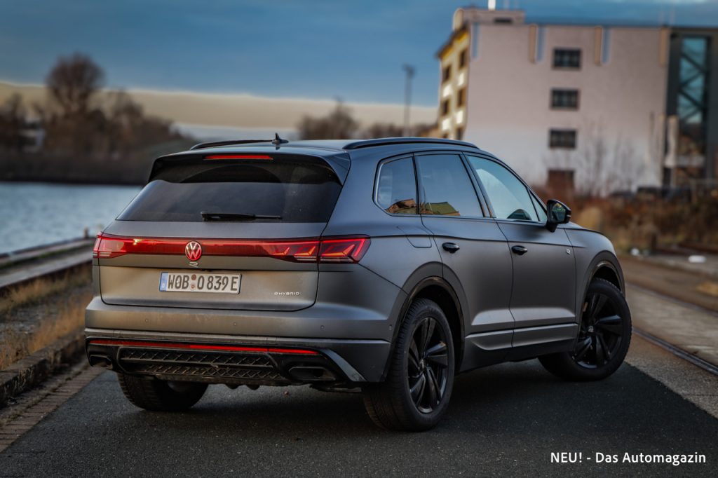 VW Touareg R Facelift schräg hinten