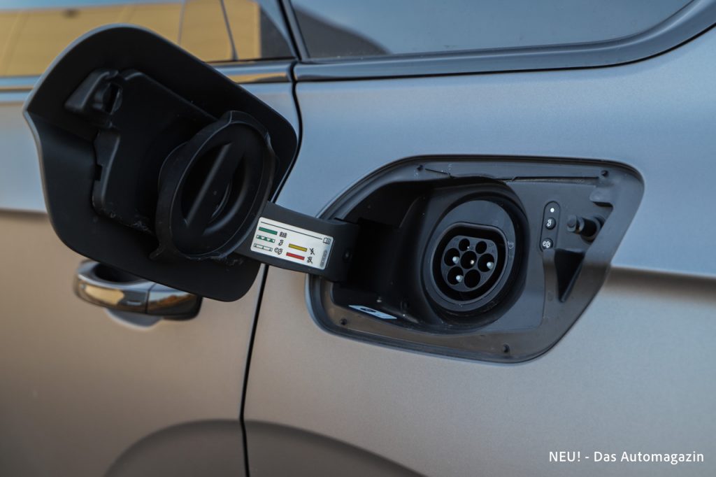 VW Touareg R Facelift Ladeanschluss