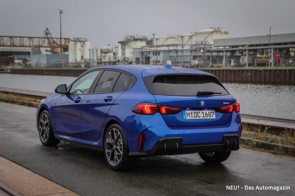 BMW 120d (F70) schräg hinten