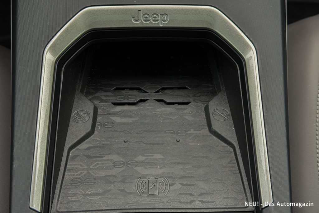Jeep Compass Elektro induktive Ladestation